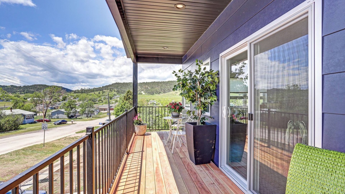 Rapid City House | Inspiring Modern Home W/Space, Close to interstate, restaurants, and shopping.