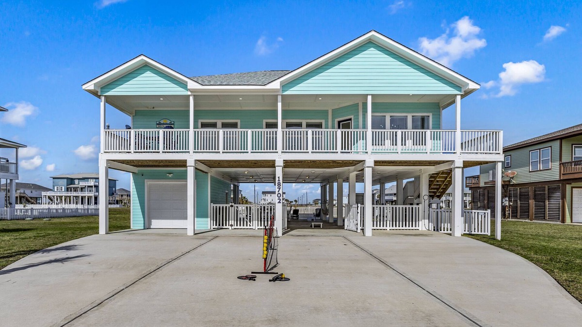 Indian Beach House | Insta-Ahhh! - A coastal haven in Indian Beach. Epitome of relaxation and style!