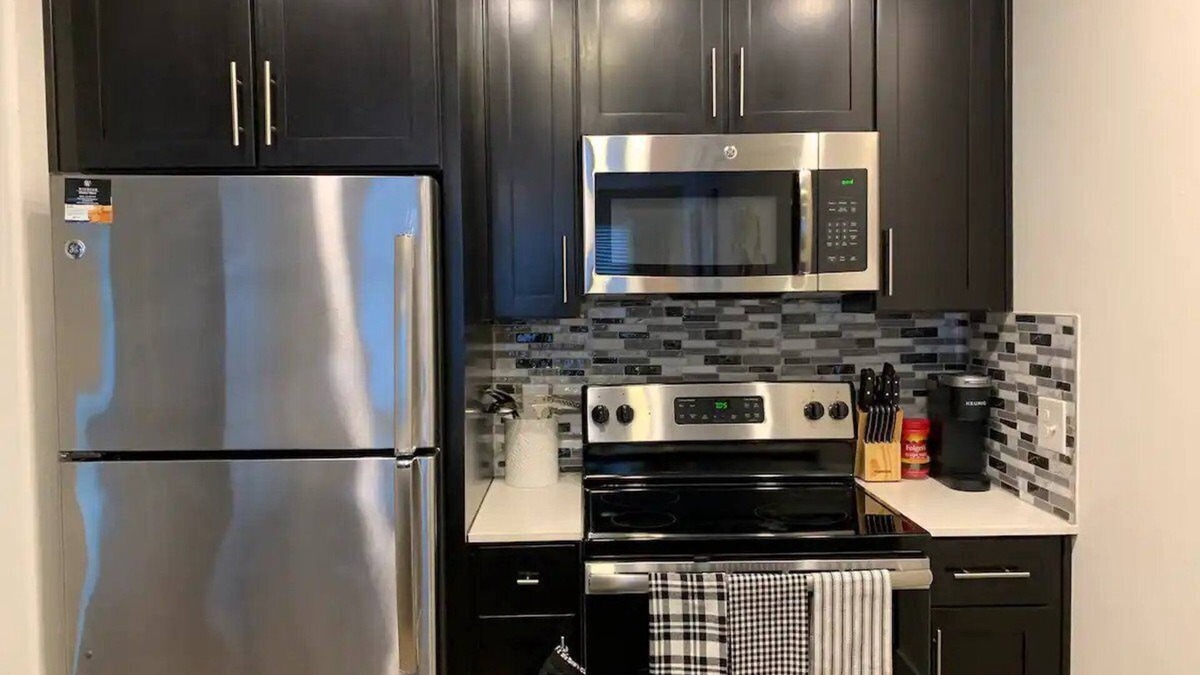 Legacy Park Apartment | Insta-worthy 1-BR Luxury gem at Legacy West