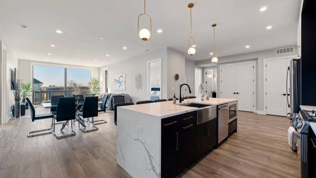 Lower West Side Apartment | Insta-worthy 3bed/2bath Brand New Home w/Balcony