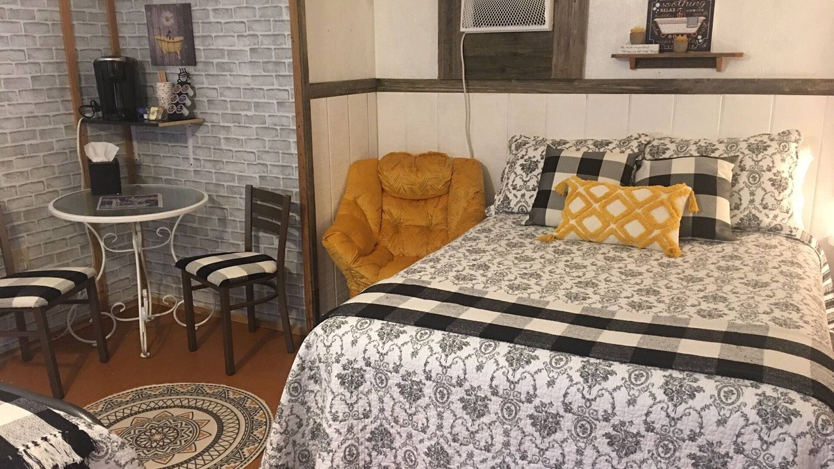 Canton Cottage | Insta-worthy Frontier Suite w/Full Bath Tub & WIFI