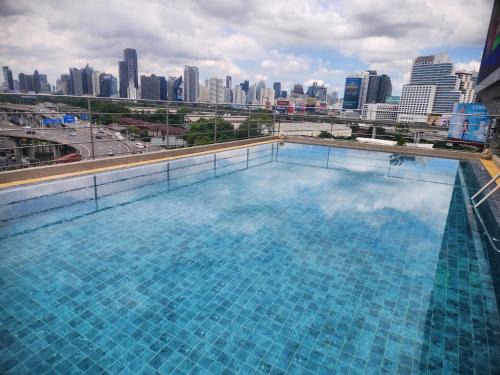 Ratchathewi Hotel | Interchange Tower Serviced Apartment - SHA Extra Plus