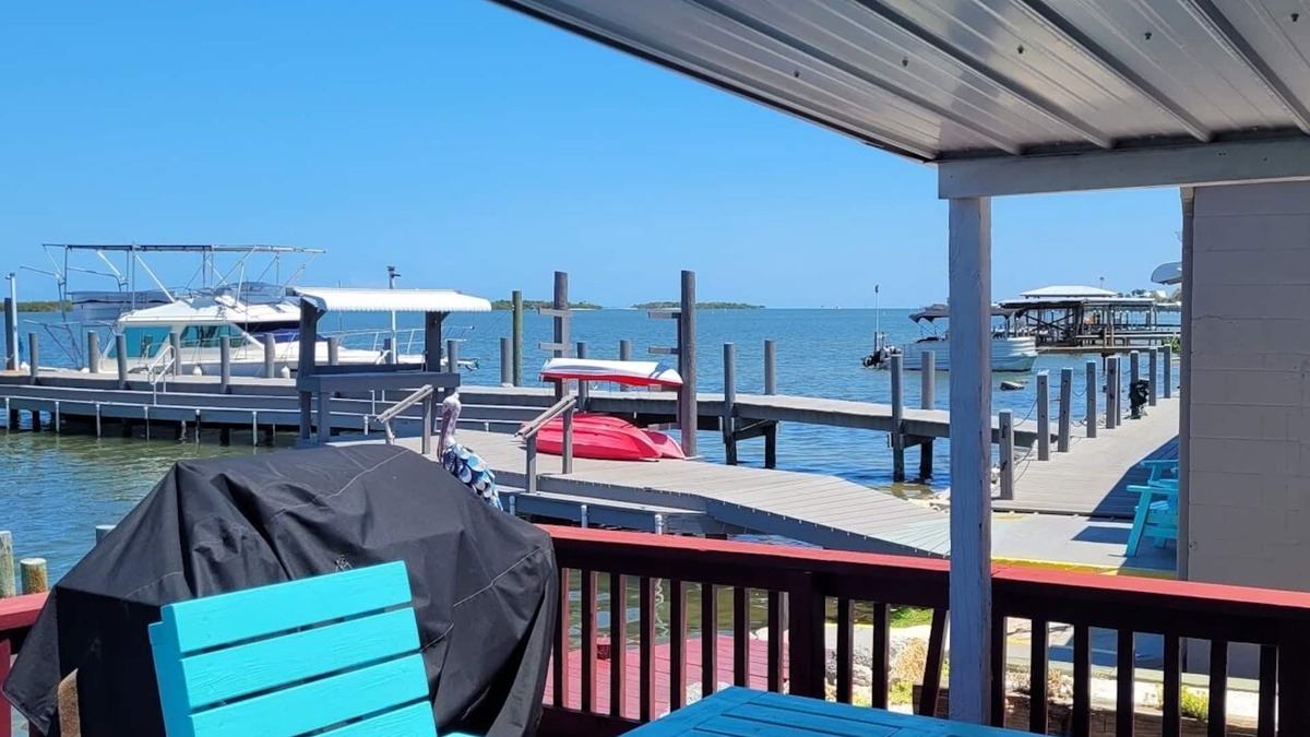 Oak Hill House | INTERCOASTAL WATERFRONT 3 BEDROOM WITH DOCK AND LAUNCH