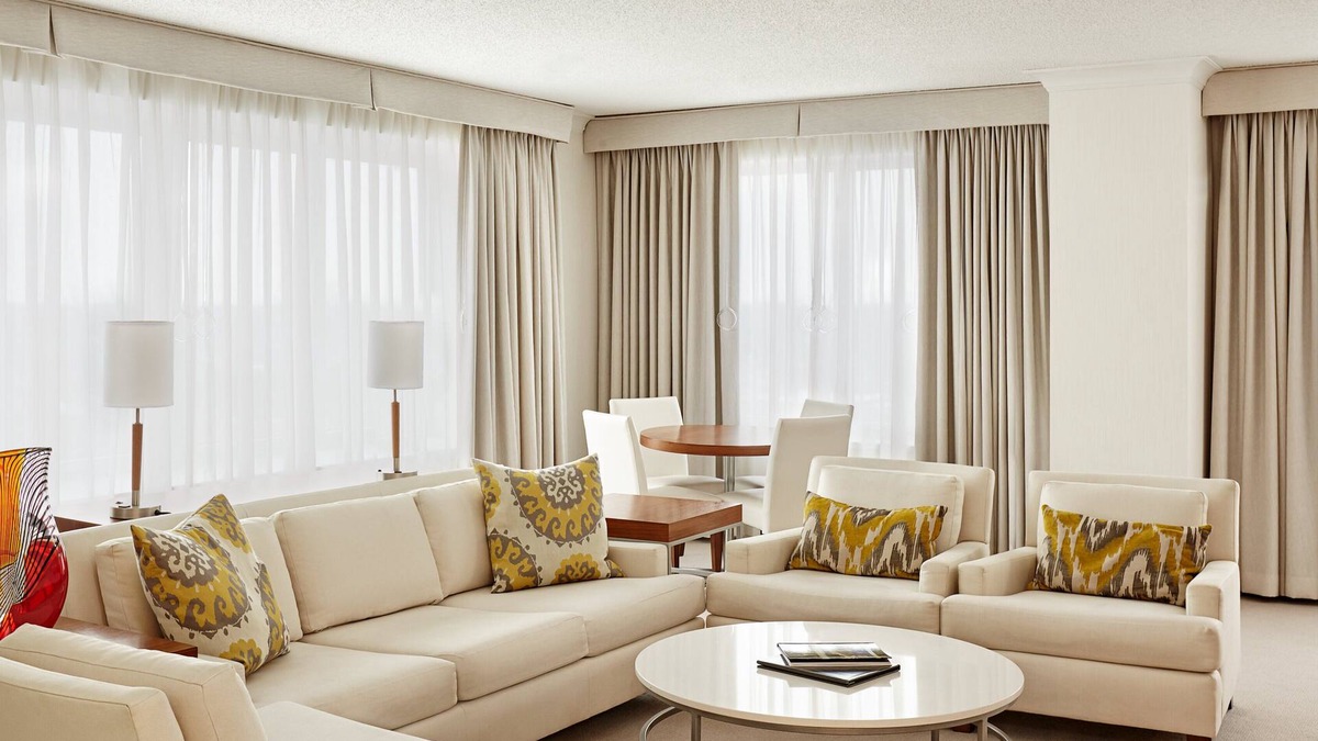 Cleveland Hotel | InterContinental Suites Hotel Cleveland by IHG
