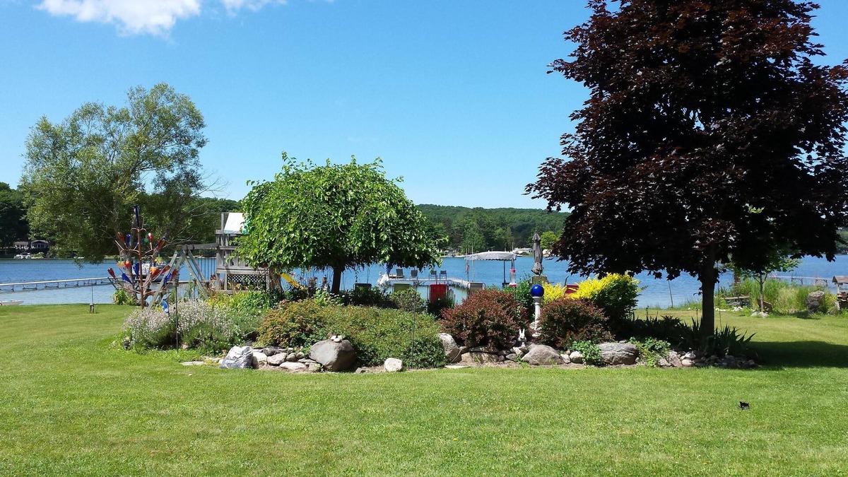 Central Lake Cottage | Intermediate Lake in Central Lake, Mi, Critts Cove Cottage