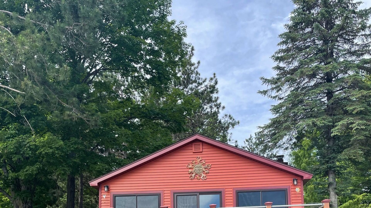 Central Lake Cottage | Intermediate Lake Paradise! June 2024 Dates Still Available. Book Today!
