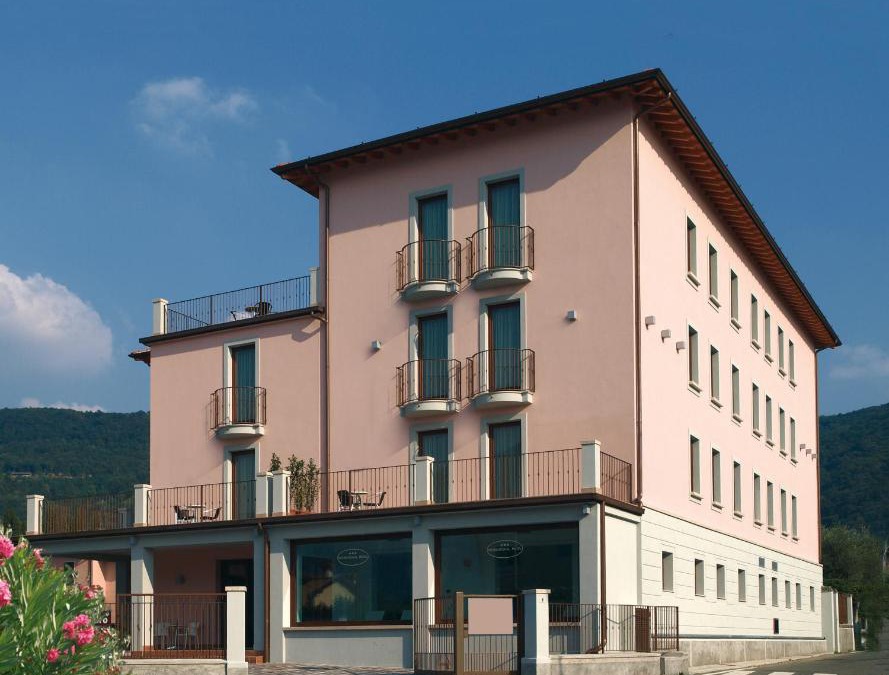 Iseo Hotel | International Hotel