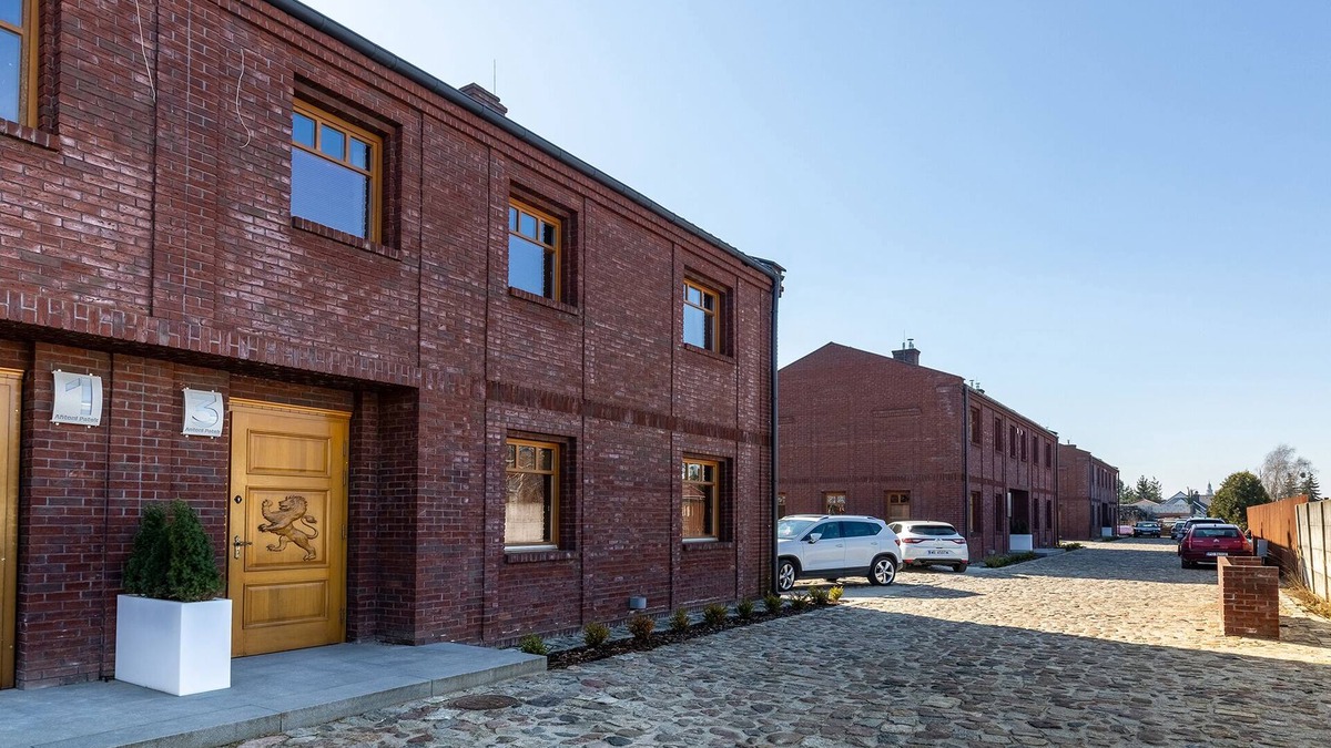 Skorzewo Apartment | International Poznan Trades MTP Airport Ławica Motorbike Racing Apartment 125m²