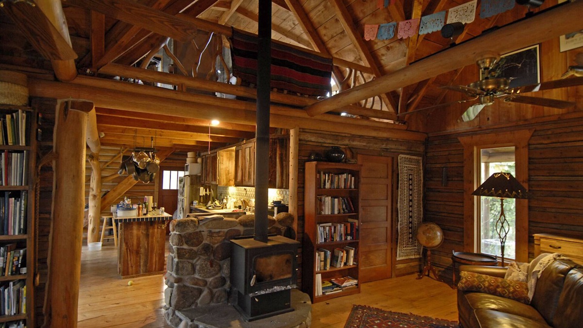 Emigrant Cabin | Internationally Flavored Cabin in Paradise Valley, SW Montana