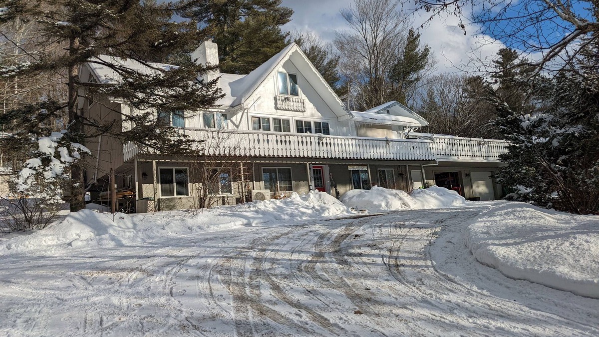 Intervale House | Intervale Mountain Lodge 10 Bedrooms, 8 baths, open concept layout