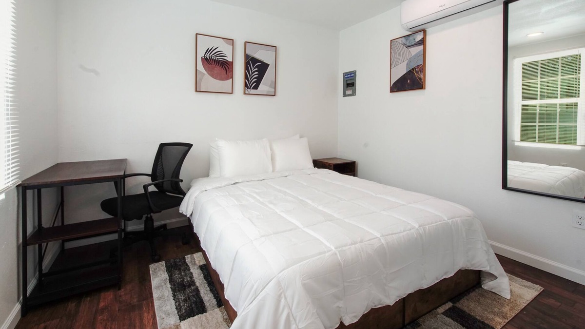 Cedar Crest House | Intimate 1-BR Guesthouse+backyard by Downtown Dallas and Design District