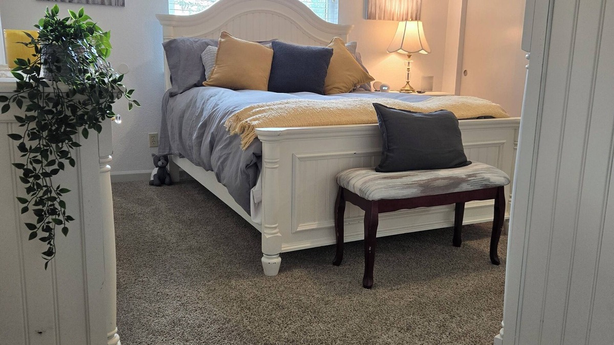Valley Oak Cottage | Intimate 2-bedroom cottage with WiFi, AC in awesome Elk Grove