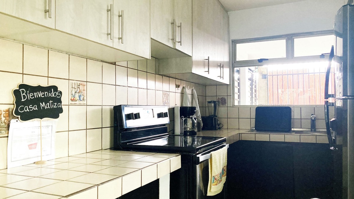 Cacique House | Intimate and familiar house 5 minutes away from the Juan Santamaria Airport.