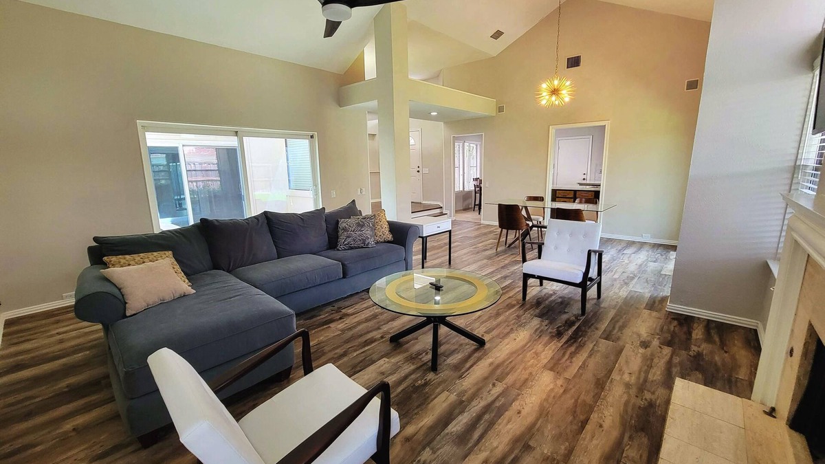 Far North Dallas House | Intimate Bright Mid Century Modern w/High Ceilings in HEART of Dallas,
