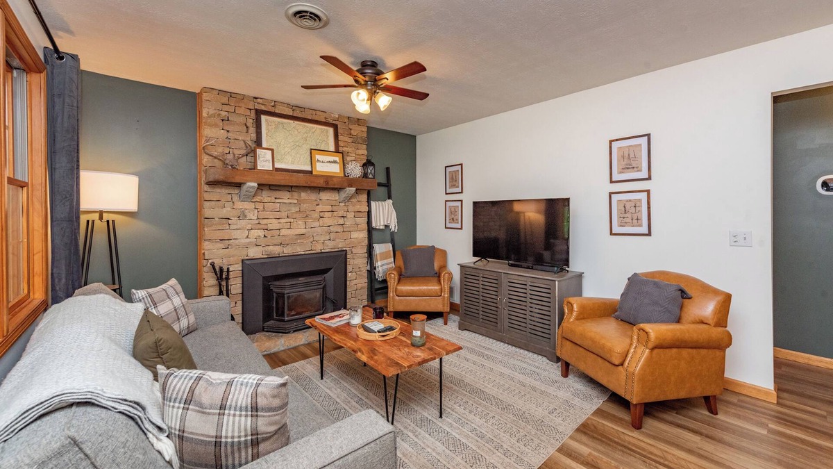 McHenry Cabin | Intimate Dog Friendly Cabin w/Fire Pit