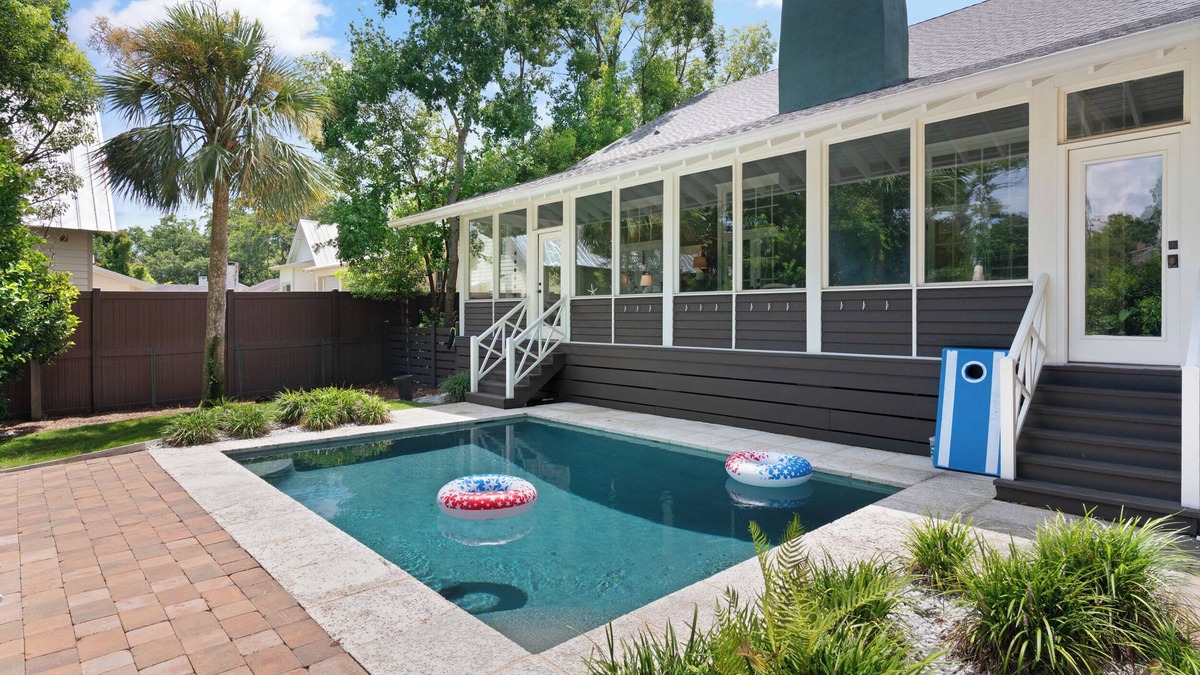 Saint Simons Island House | Into the Mystic sleeps 13 and has a pool