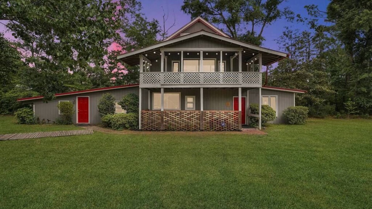 Ogden House | Into the Woods ~ Rustic Getaway, Private Yard, PS4, Firepit
