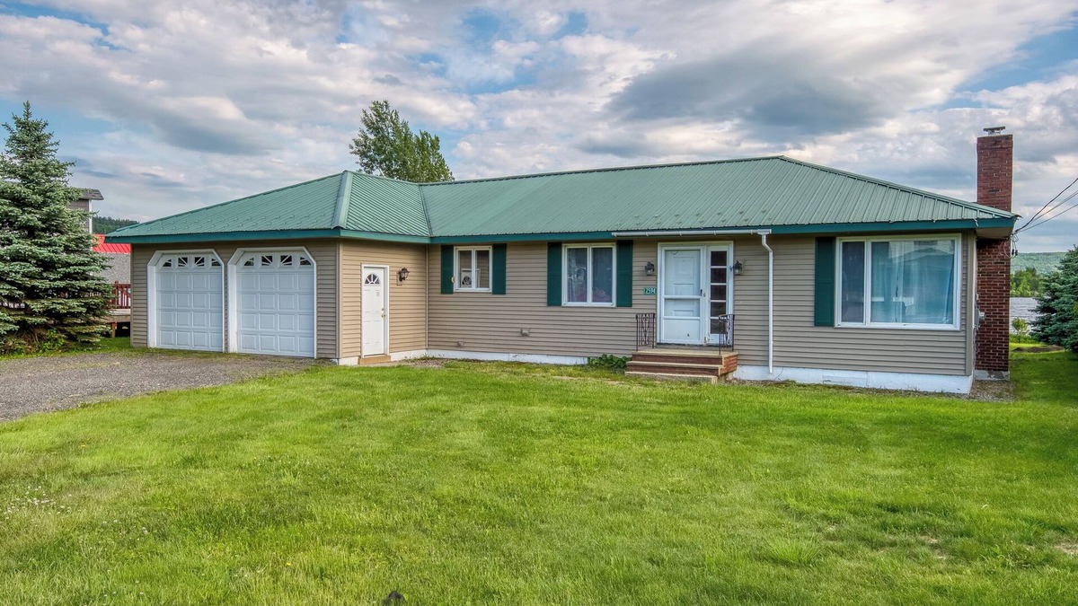 Rangeley House | InTown Lake House - downtown Rangeley home on the Lake
