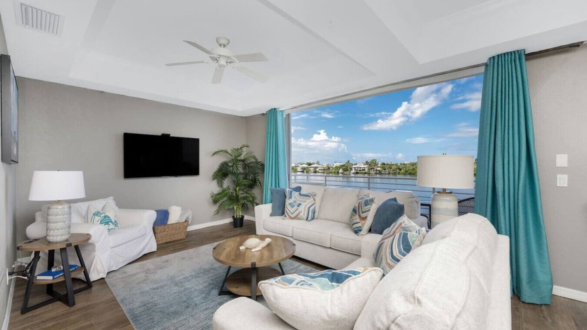 Palm Island Apartment | Intracoastal Waterfront Luxury Condo