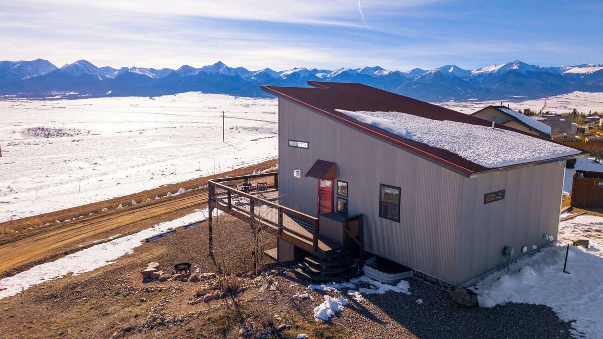 Westcliffe House | INTRO RATES: Quiet 2-Level w/Valley Overlook, StarLink, EV Charging. Ideal for