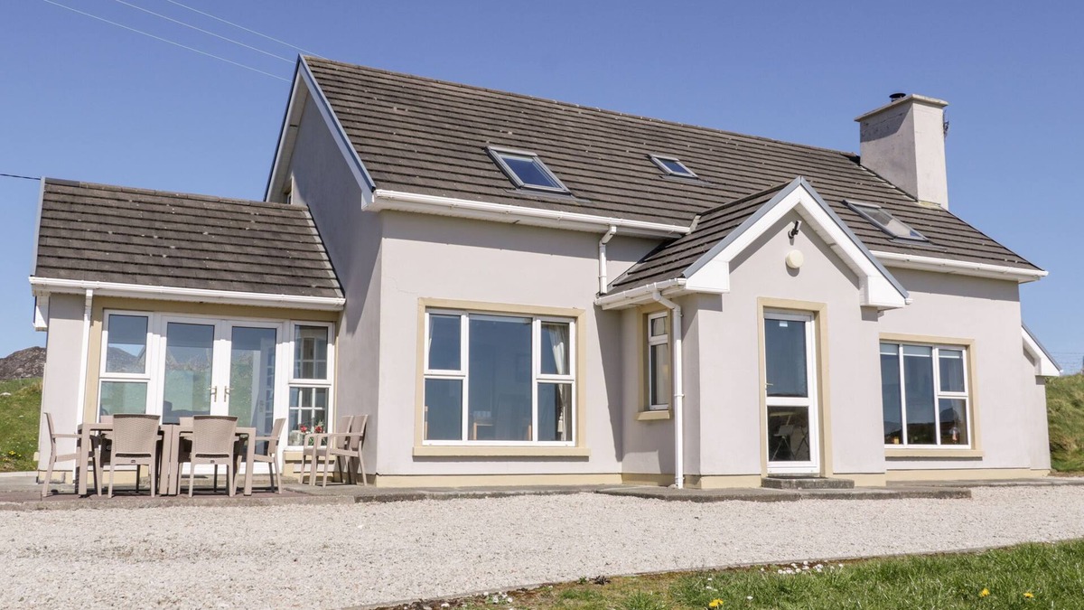 Gortnalughoge House | INVERBEG COTTAGE 1, pet friendly, with open fire in Downings