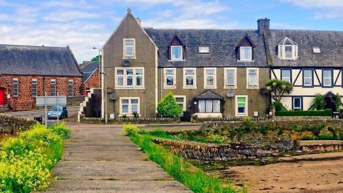 Campbeltown Apartment | Inviting 1-Bed Apartment in Campbeltown Loch views