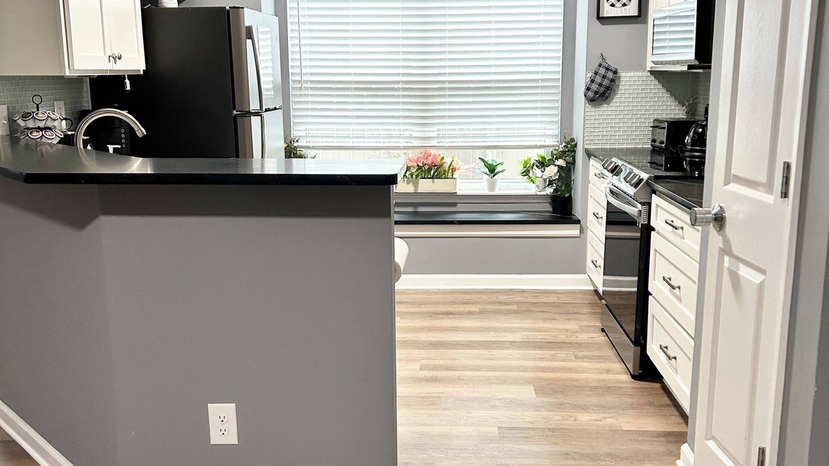 Madison Cottage | Inviting 1 level duplex - Casual Lux inspired
