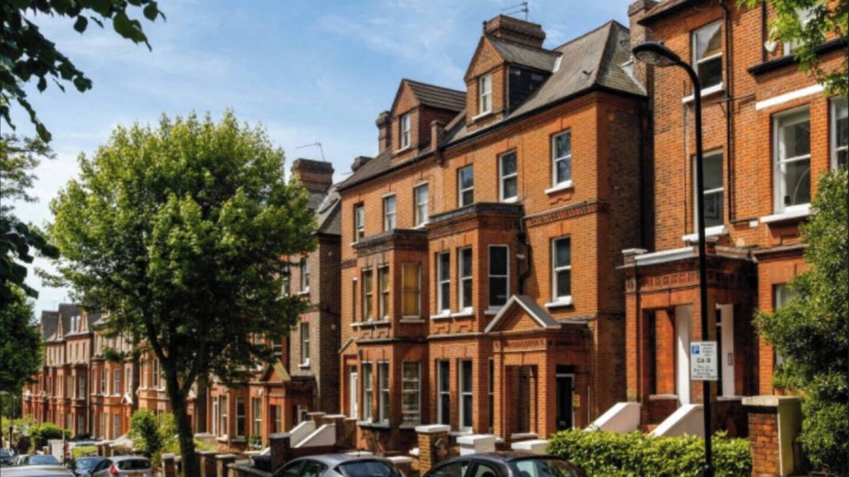 Frognal and Fitzjohns Apartment | Inviting 2BD Victorian Flat, Near Hampstead