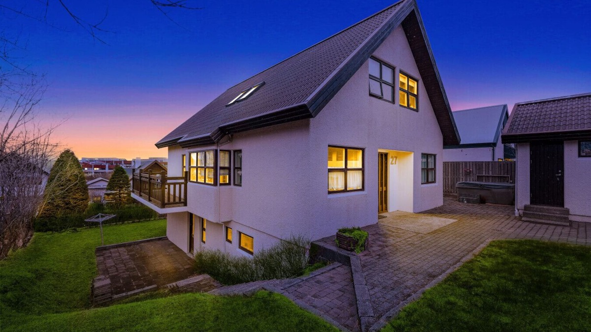 Breidholt Apartment | Inviting 2BR Haven in the Heart of the Suburbs