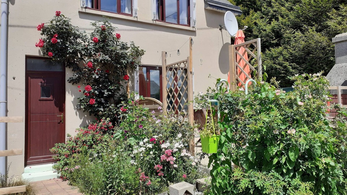 Langourla House | Inviting 3-Bed House in langourla, brittany
