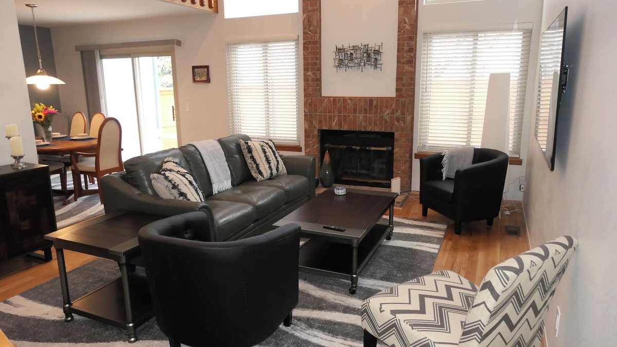 Littleton House | Inviting 3-bedroom townhome in tranquil Centennial. Discount for 1-3 month stays