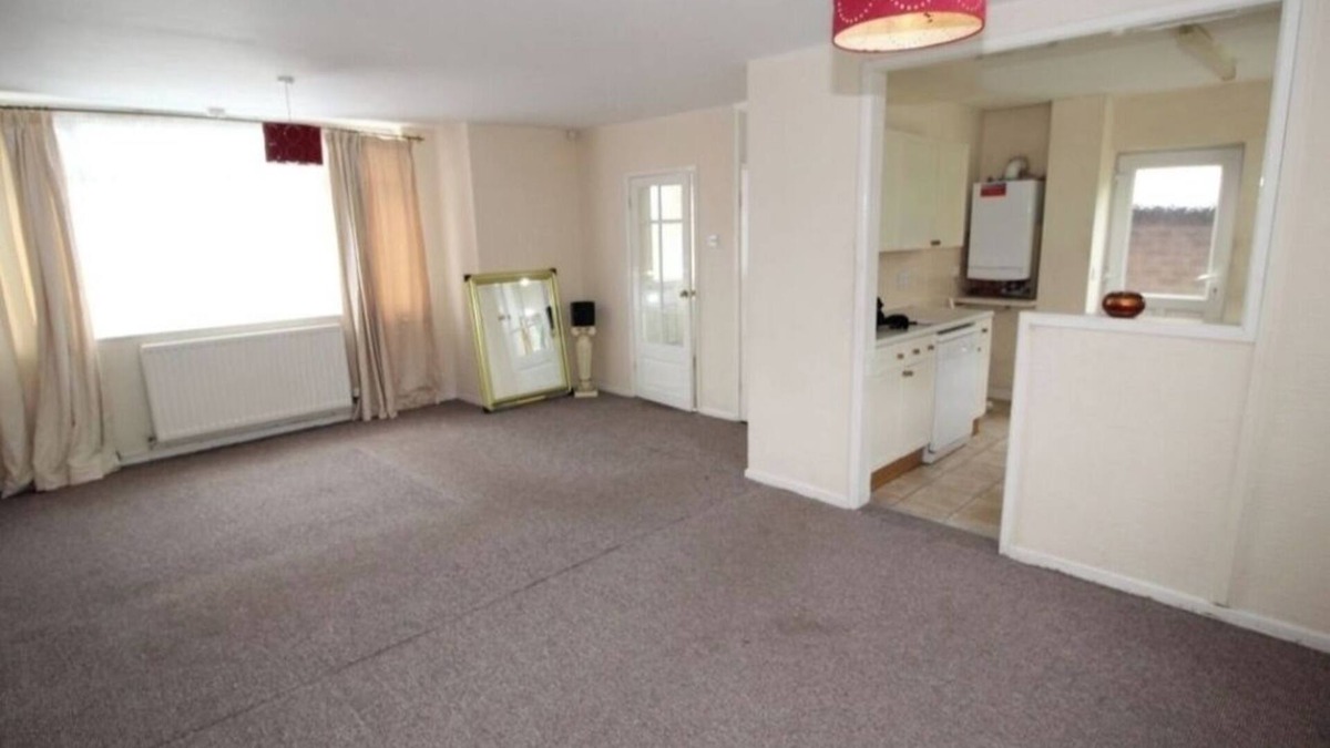 Offerton House | Inviting 5-Bed House in Stockport bramhall