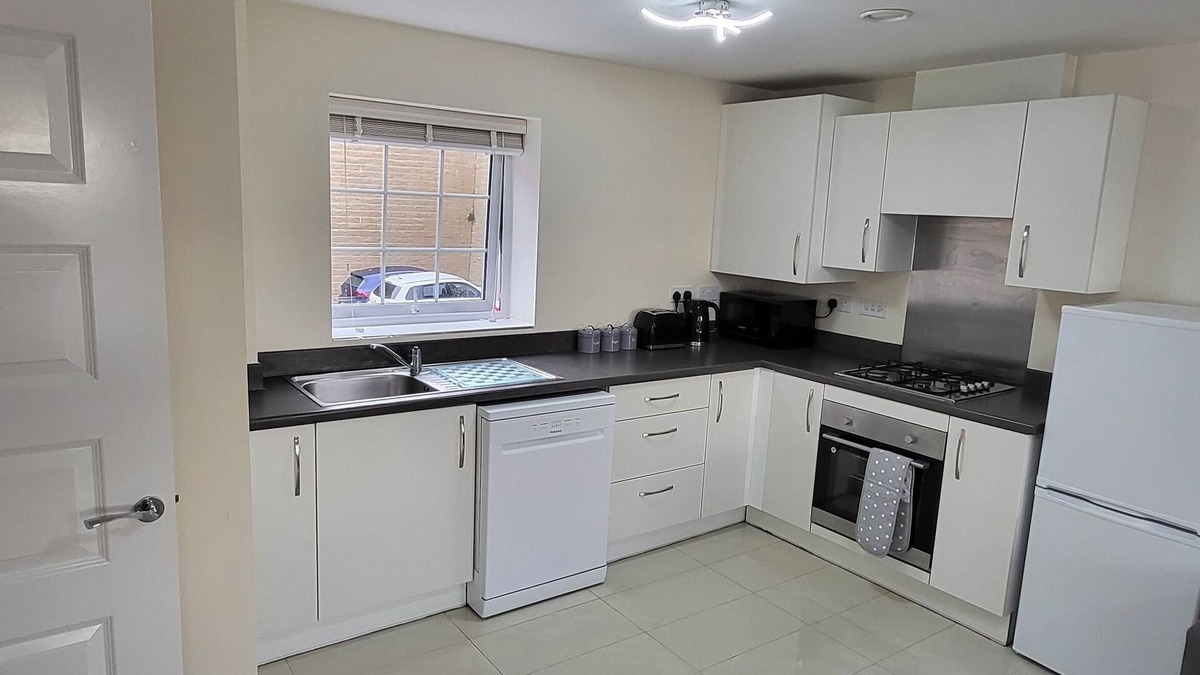 Congerstone Apartment | Inviting 6-bed House in Nuneaton
