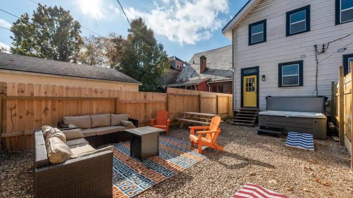 Glen Echo Apartment | Inviting 7 Bed Home with Hot Tub and Fire Pit