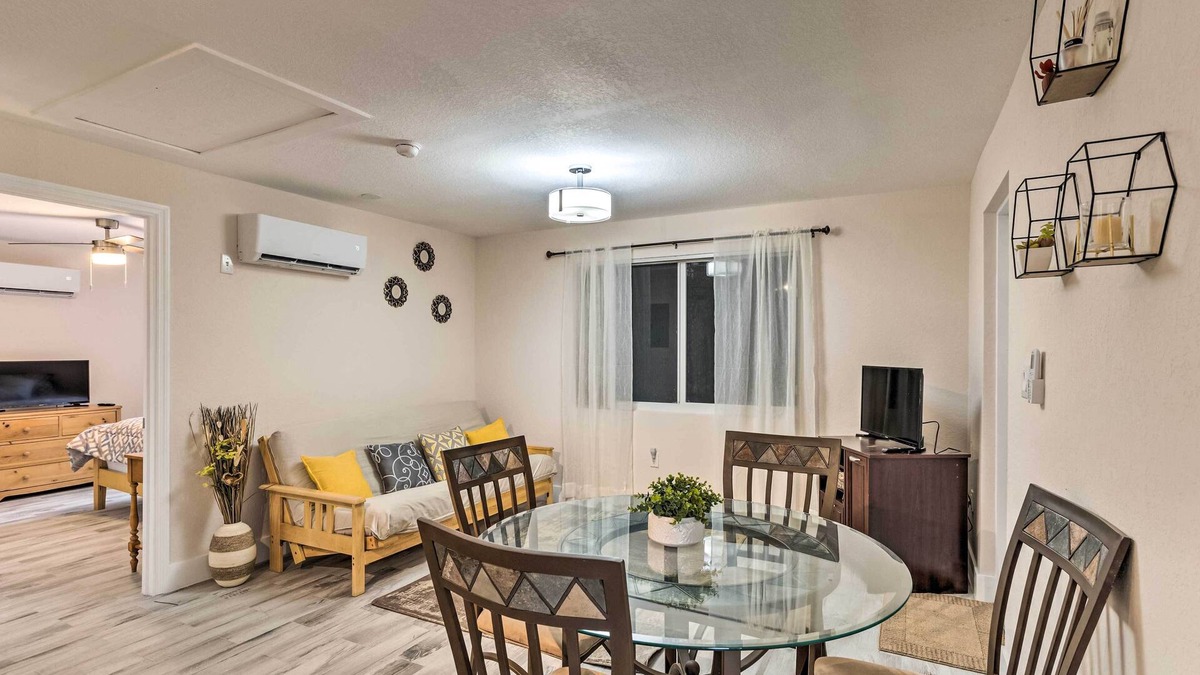 Riviera Beach Apartment | Inviting Apartment < 2 Mi to Riviera Beach!