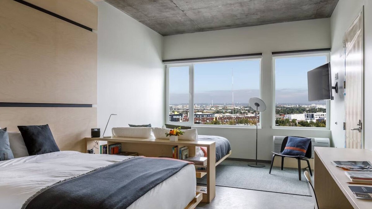 River North Art District Hotel | Inviting Boutique Hotel w/Rooftop Views, Plush Mattresses & Cozy Decor