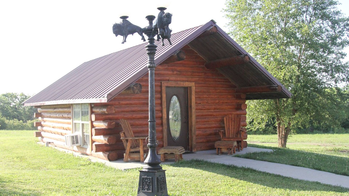 Martinsville Cabin | Inviting Cabin in Albany, MO. Enjoy the nature, fishing and breathtaking views.