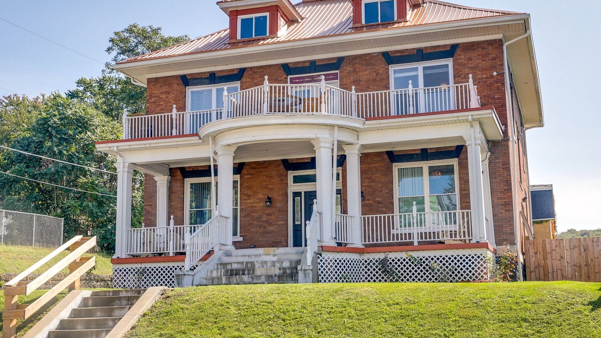 Connellsville House | Inviting Connellsville Getaway w/Deck!