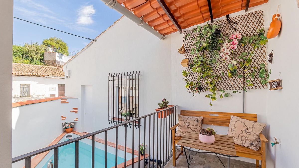 Calabazares House | Inviting cottage with fantastic mountain panorama.