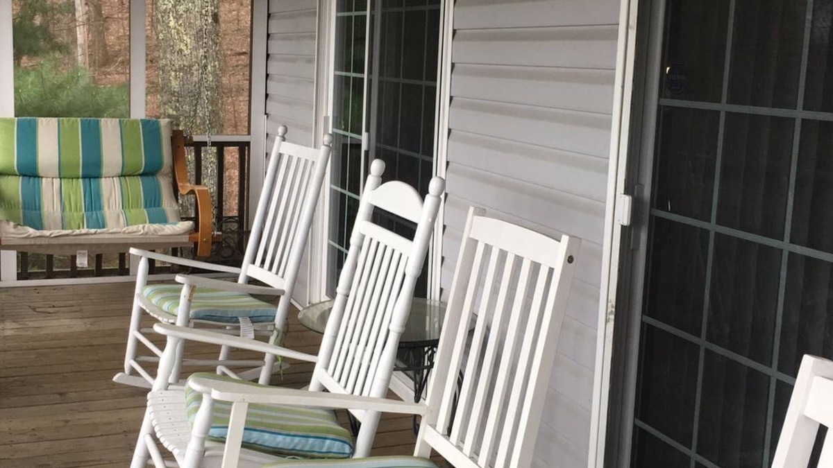 Fancy Gap House | Inviting Forest Cabin Off the Blue Ridge Parkway With View