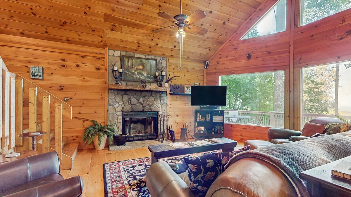 Walnut Mountain Cabin | Inviting forest cabin with pool access & picture windows