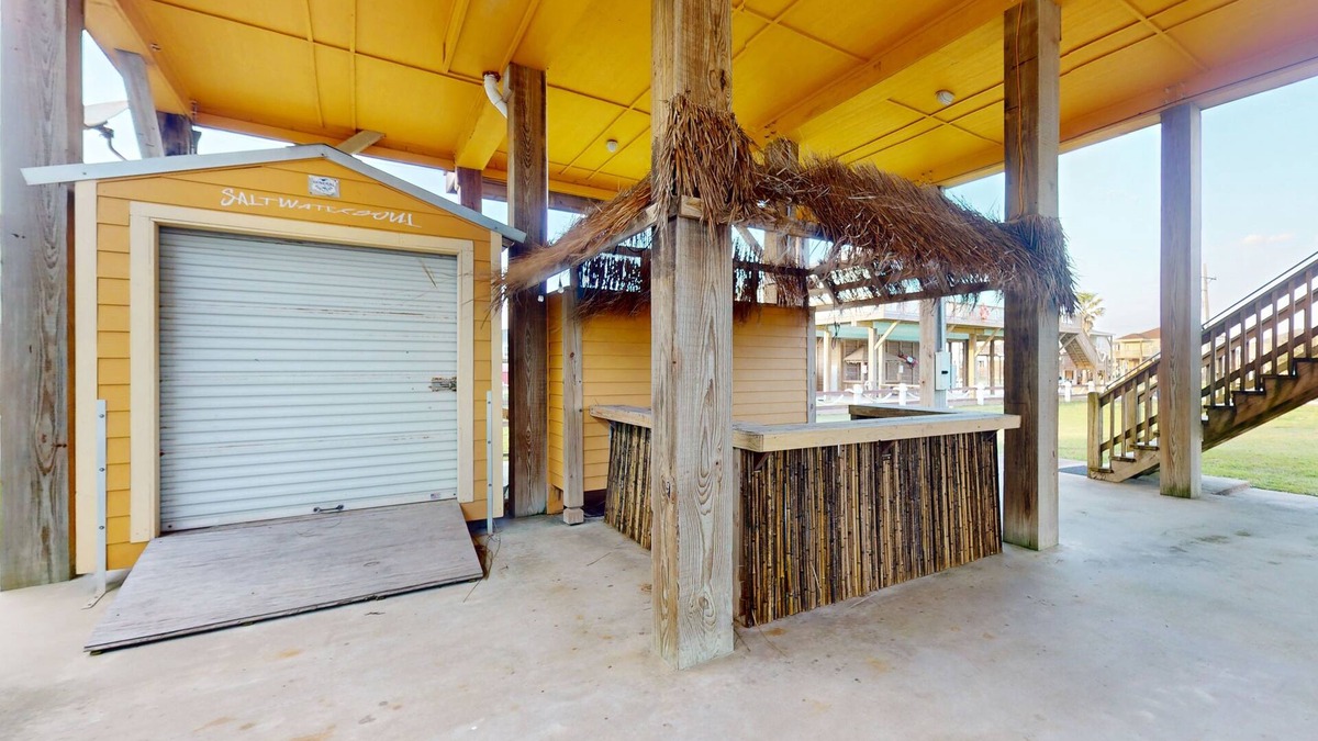 Crystal Beach House | Inviting | Gulf Views | Pet Friendly | Sleeps 12