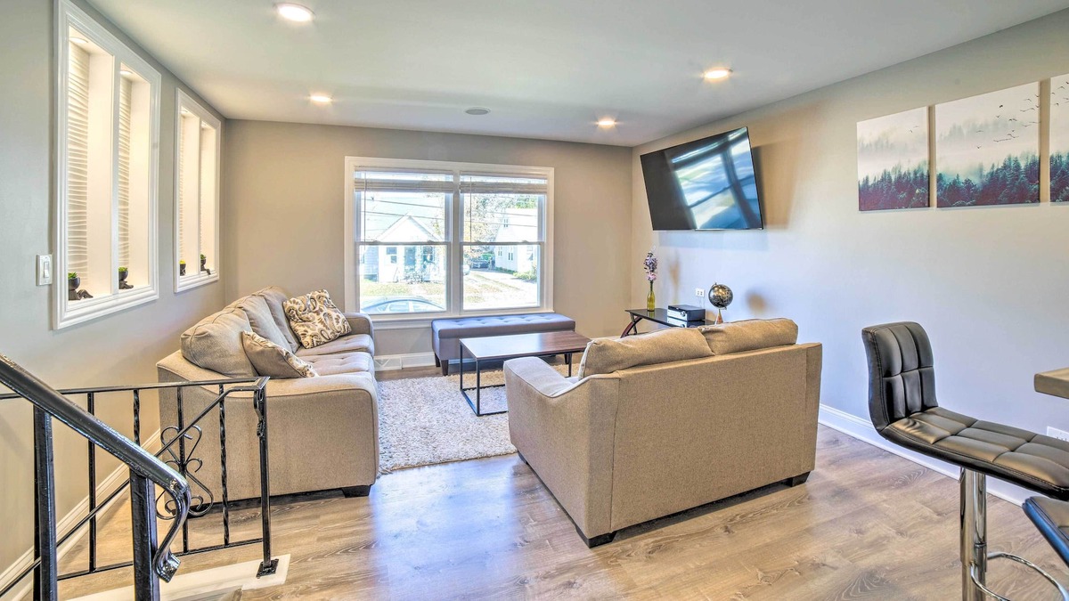 Dyer House | Inviting Home w/ Deck, 22 Mi to Indiana Dunes