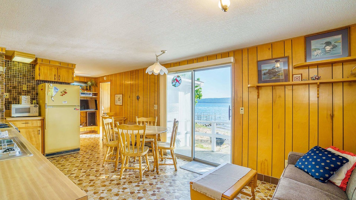 Lake Township House | Inviting home w/free cable and full kitchen - right on the lake