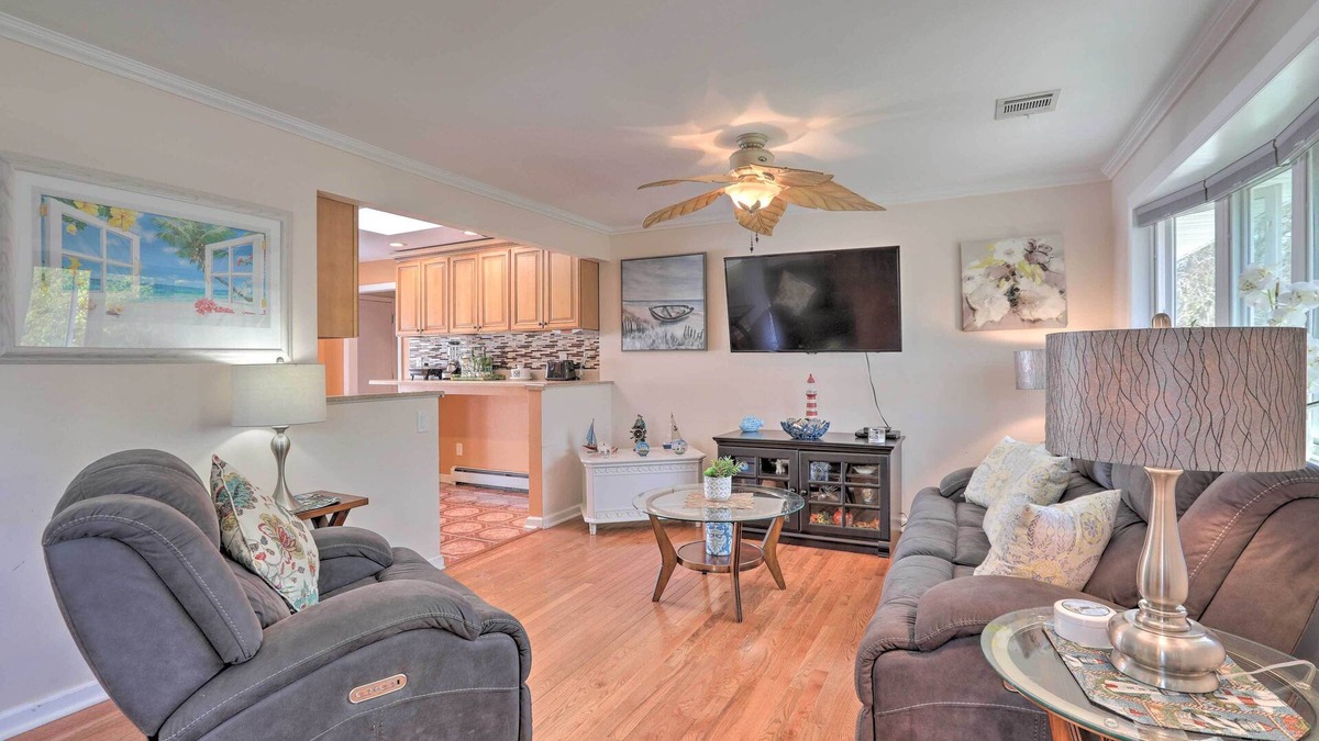 Brick House | Inviting Home w/Inground Pool: 3 Mi to Beach