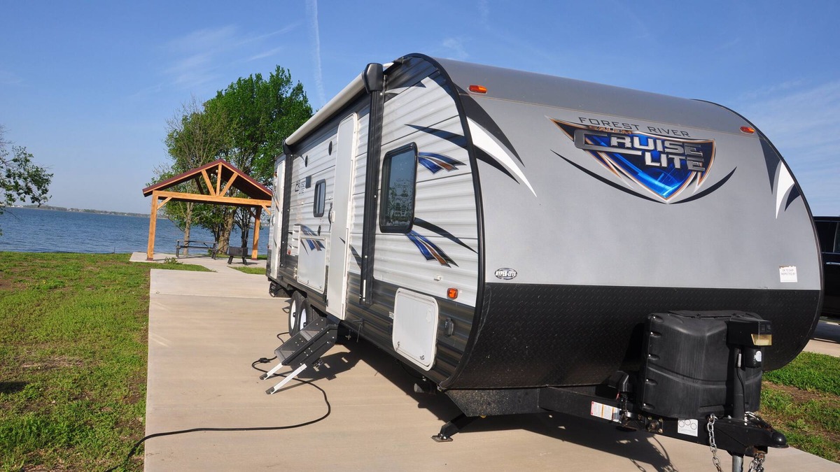 Kerens House | Inviting Lakefront RV