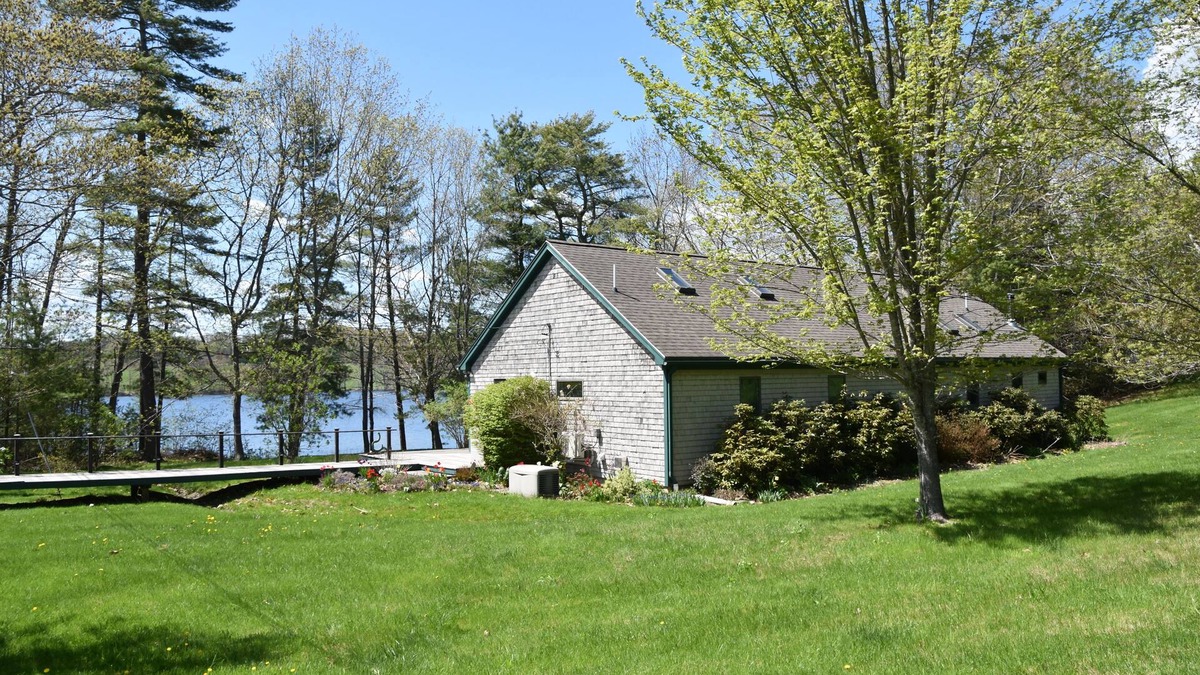 Union House | Inviting lakeside spot with stunning sunsets in Midcoast Maine