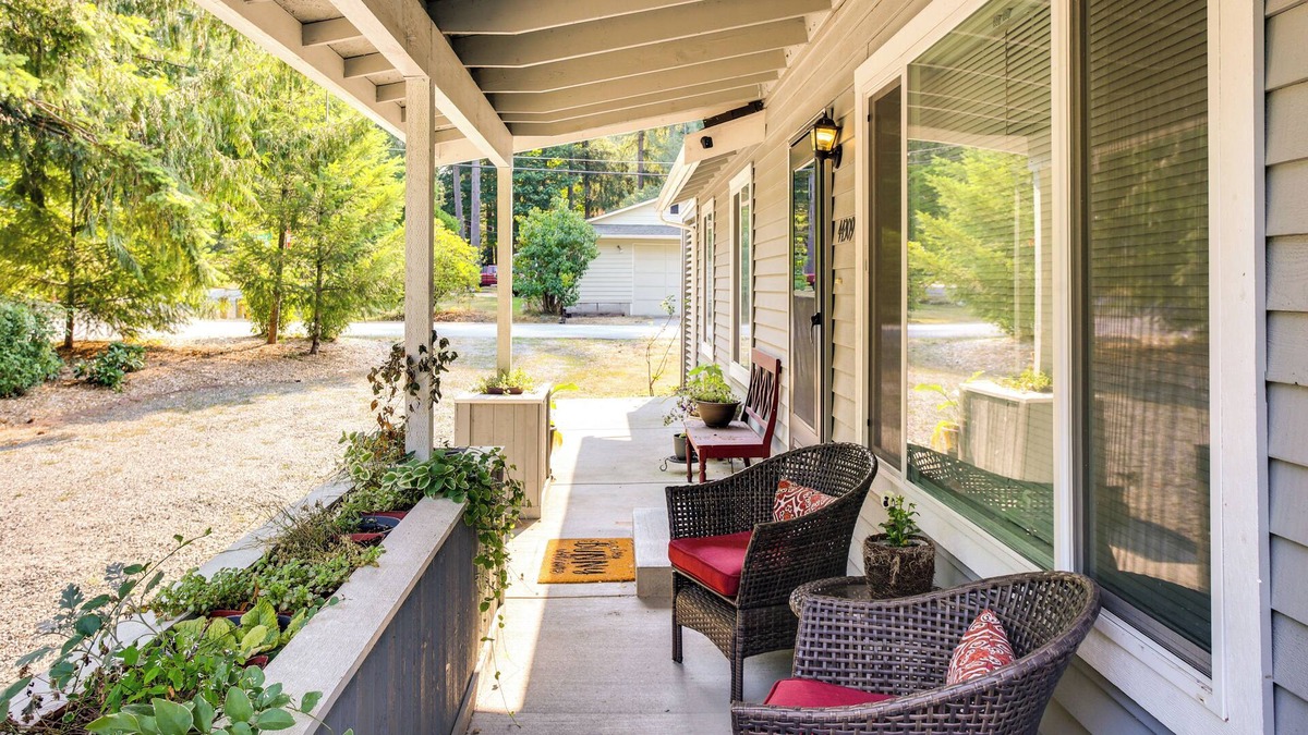 Riverbend House | Inviting North Bend Home: 21 Miles to Ski Slopes!