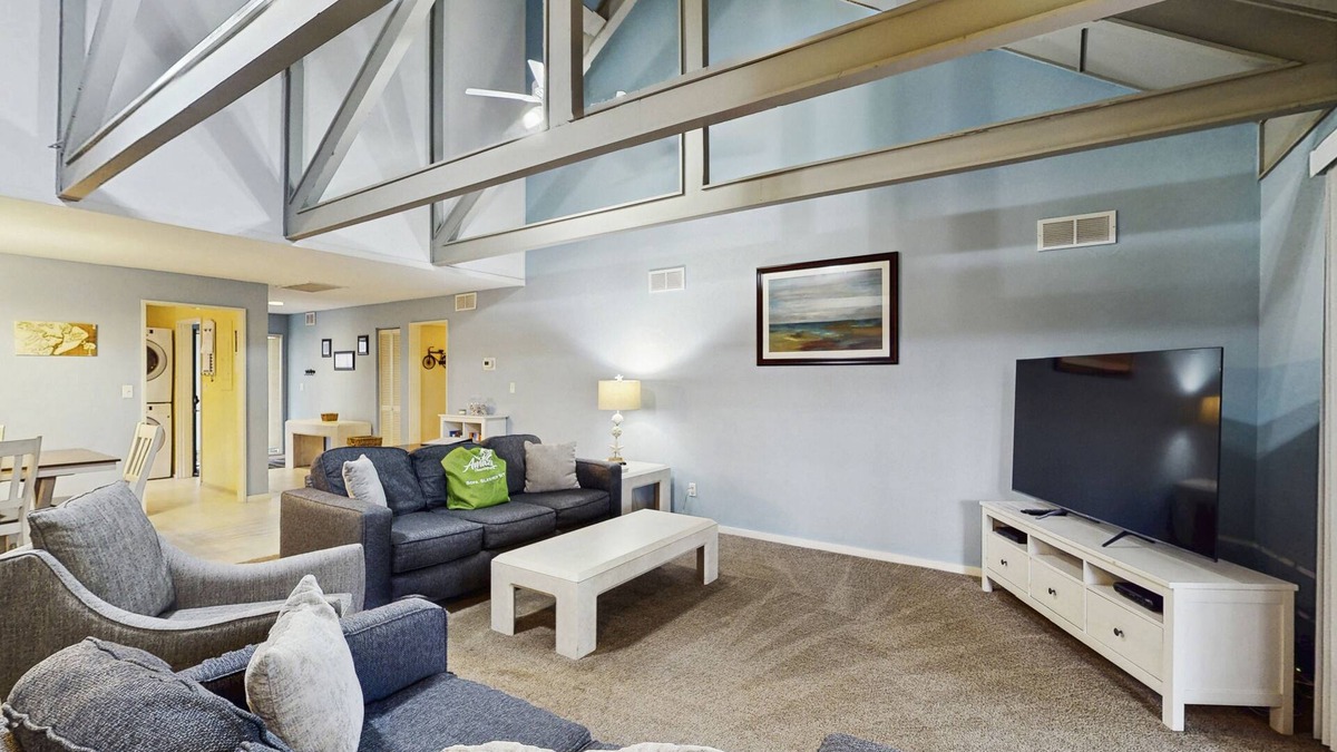 Palmetto Dunes Condo | Inviting Palmetto Dunes condo w/pool, private W/D & deck near beach & golf