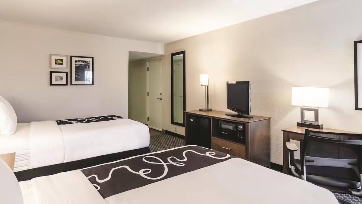 Myrtle Beach Hotel | Inviting Space for Poolside Fun & Beachwalk Adventures, Ideal for Families